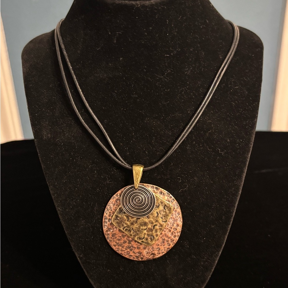 Elegant Mixed Metal Pendant Necklace